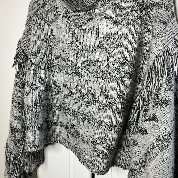 Rocky Barnes X 360 Cashmere Fringe Poncho Sweater - Picture 3 of 13